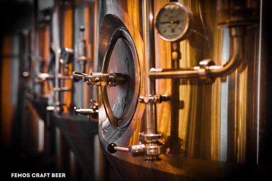 Cerveza de MicroCraft que elabora el equipo