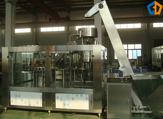 Línea de relleno material del refresco de 4,5 kilovatios del jugo carbónico de la máquina de rellenar de los SS 304