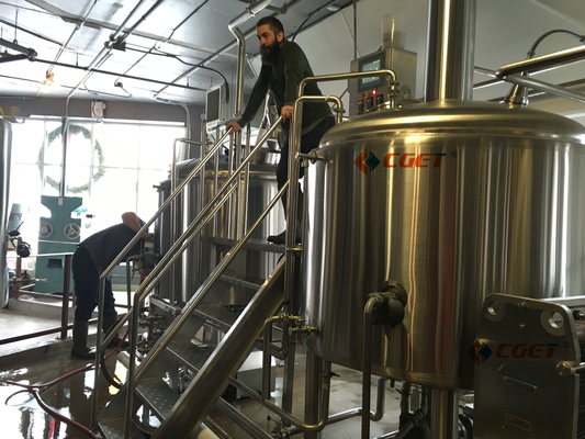 depósitos de fermentación trifásicos de la cervecería del equipo de la elaboración de la cerveza del gran escala 380V