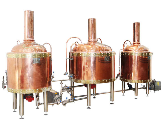 El PLC controla el pequeño hogar de la cerveza de cobre que elabora los sistemas, mini equipo de la cervecería de la cerveza