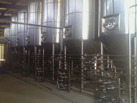 Cerveza industrial del control de la fermentación que hace el equipo para el sitio del laboratorio