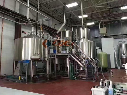 Cerveza industrial del gran escala que elabora voltaje ajustable del equipo 3000l 5000l