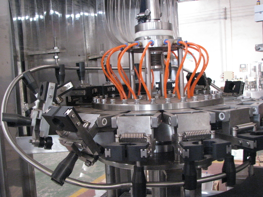 Cadena de producción automática de la cervecería bebida que aclara la máquina de relleno de Monoblock que capsula
