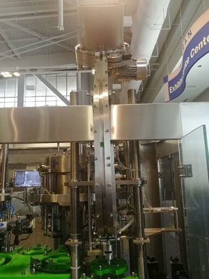 El capsular de relleno del fregado de las botellas de vidrio de la máquina de rellenar de 500 BPH Monoblock
