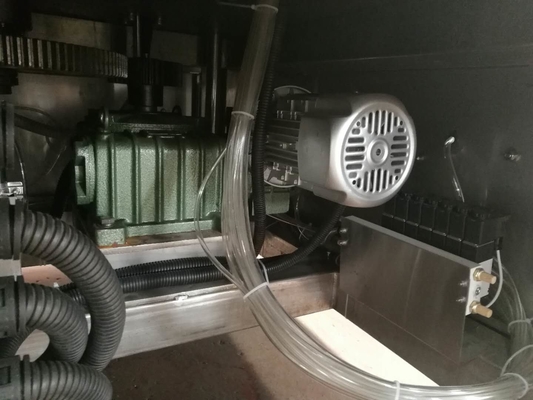 El capsular de relleno del fregado de las botellas de vidrio de la máquina de rellenar de 500 BPH Monoblock
