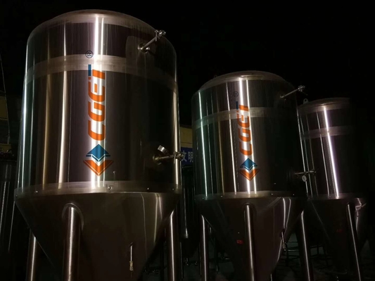Fermentadora cónica 3000L de la cerveza de fermentación de la cerveza brillante vestida vertical del depósito