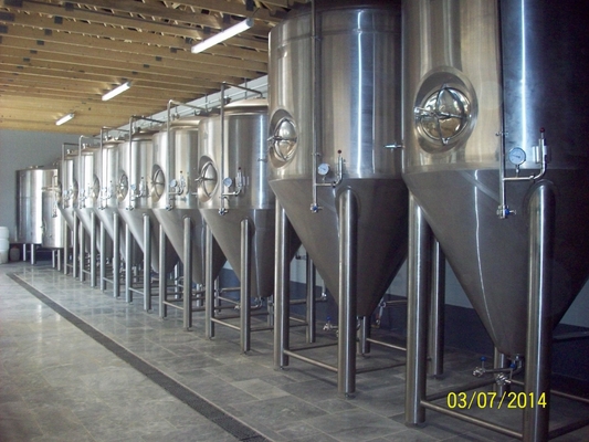 Favorable cerveza del acero inoxidable que elabora las piernas del depósito de fermentación del equipo 10BBL cuatro