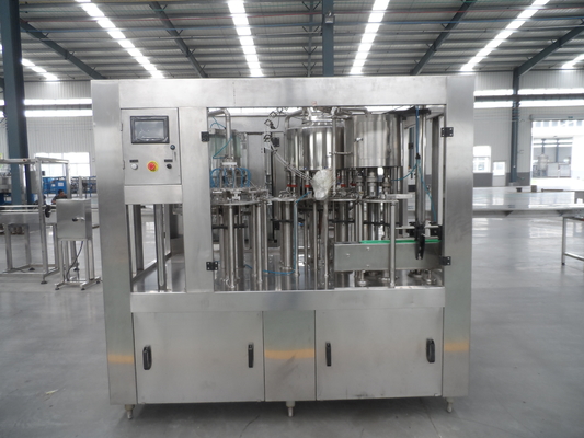 Línea de relleno material del refresco de 4,5 kilovatios del jugo carbónico de la máquina de rellenar de los SS 304