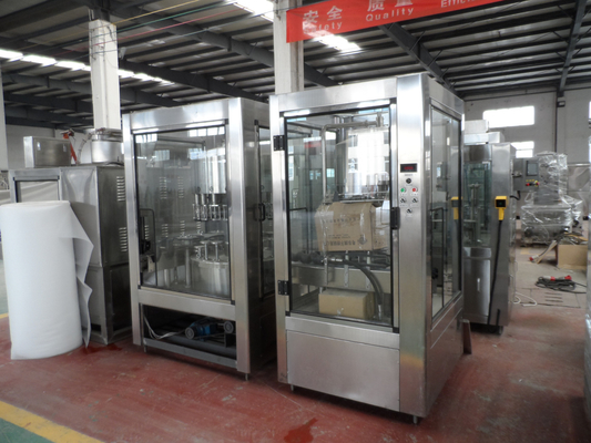 Tipo conducido eléctrico neumático embotellador del equipo 4000BPH de la bebida de los SS 304